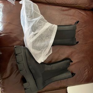 Chelsea boots looks like Prada